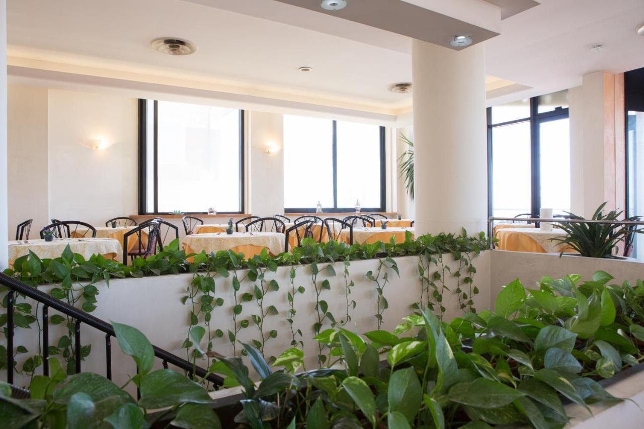 Amba Hotel Rimini Eksteriør bilde